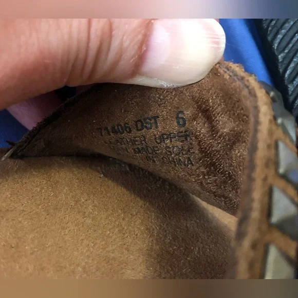 Minnetonka beaded leather strap on sandals 6 - Picture 8 of 8